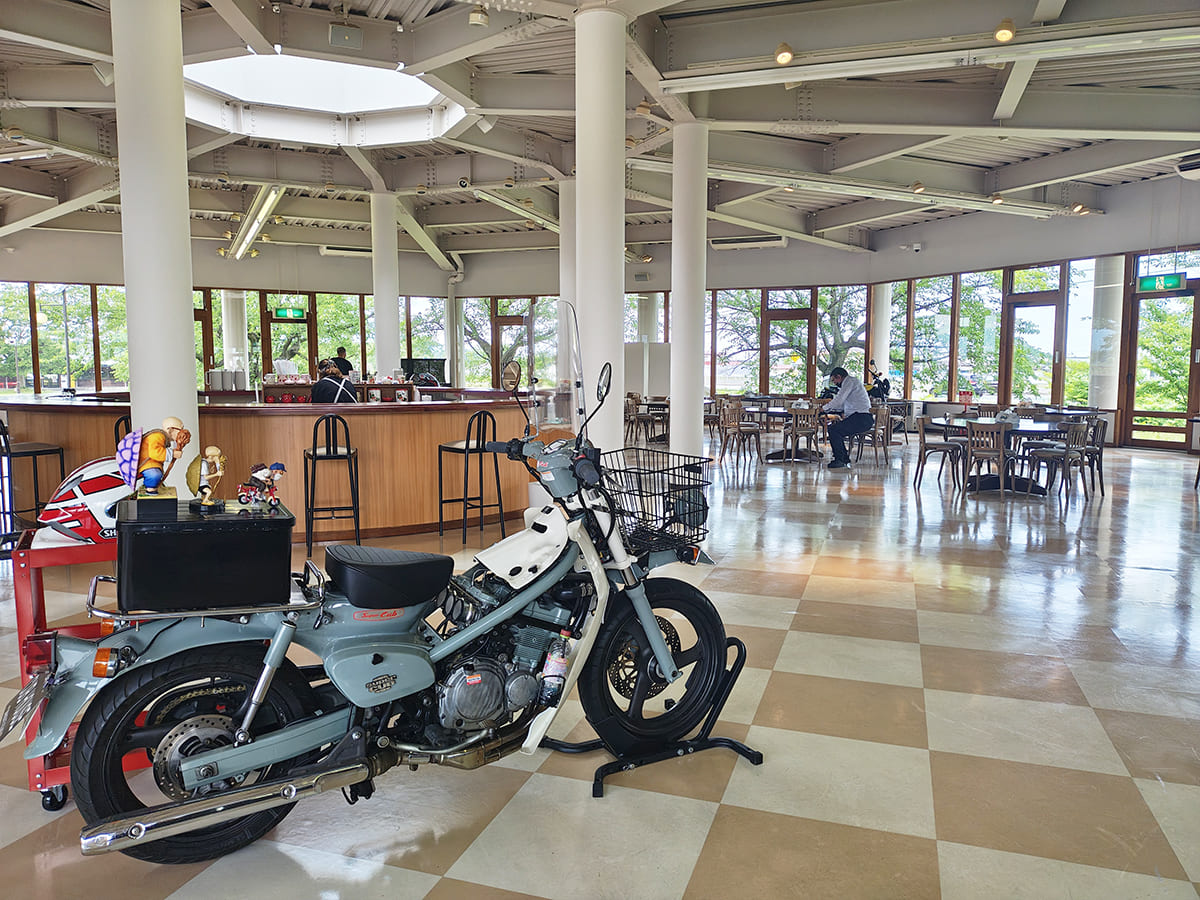 CAFE カブハウス内観